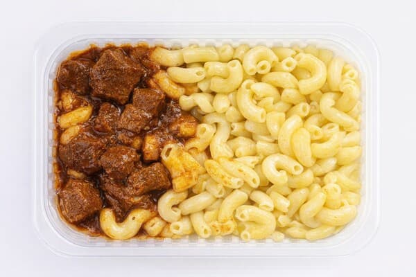 Гуляш из говядины с макаронами отварными