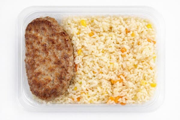 Котлета домашняя с рисом отварным и овощами