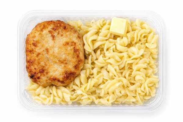 Котлета рыбная с отварными макаронами