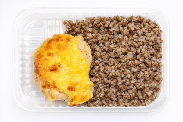 Отбивная куриная «Особенная» с кашей гречневой