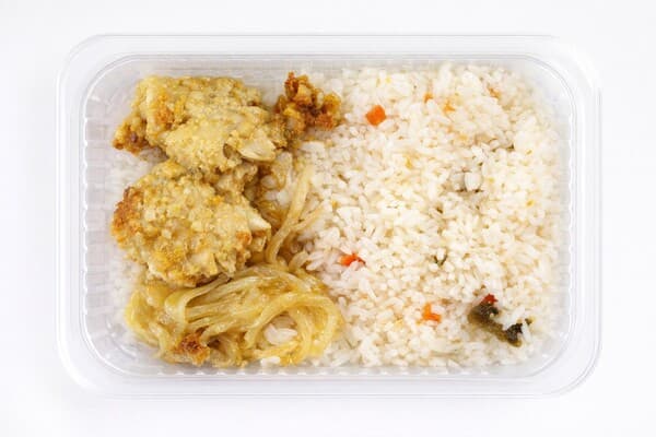 Поджарка из минтая с рисом отварным и овощами