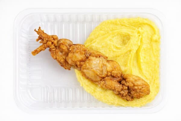 Шашлык куриный жареный во фритюре с картофельным пюре