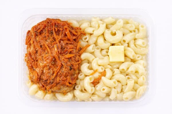 Свинина под овощами с макаронами отварными