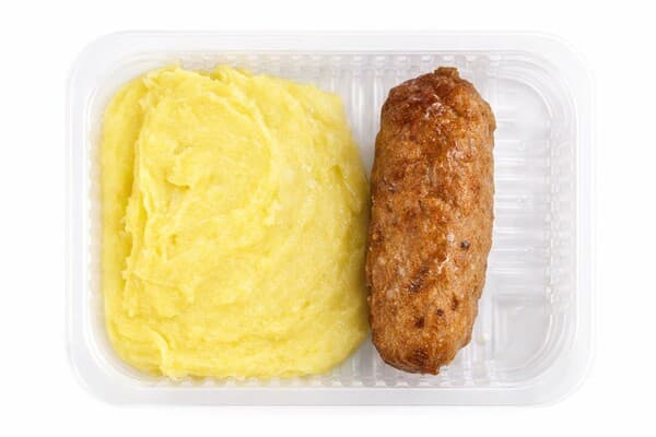 Рулет куриный с картофельным пюре